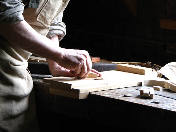 Ofrecemos un servicio de <strong>carpintería  de madera y ebanistería en Val do Dubra</strong> adaptado a las necesidades del <strong>cliente</strong>.